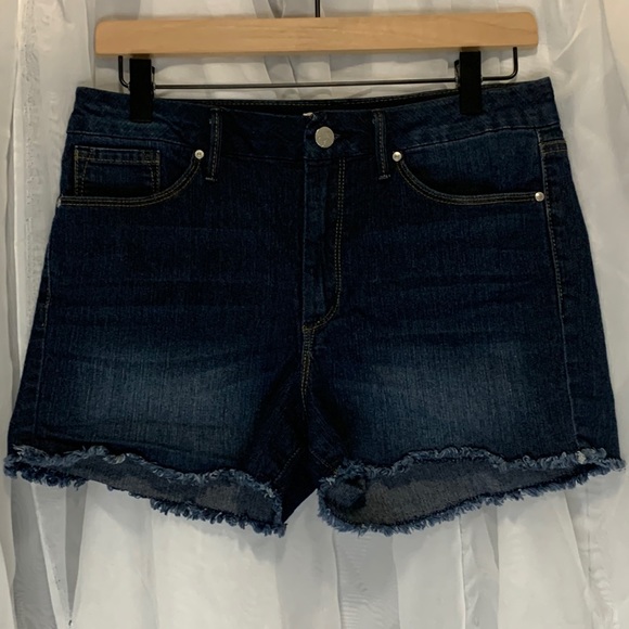 JESSICA Simpson Uptown High-rise Cut Off Jean Shorts size 29 - Picture 1 of 3